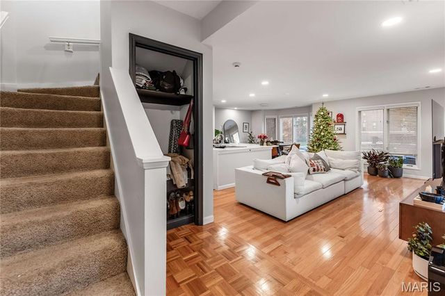 445 Clara Avenue 24, St Louis, MO 63112