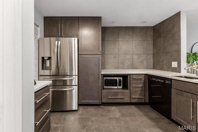 445 Clara Avenue 24, St Louis, MO 63112