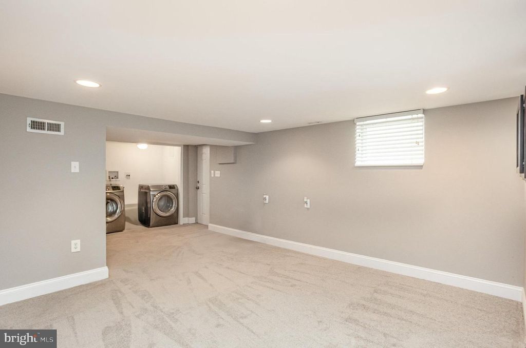 Image 27 of property listing at 348 POPLAR, Essex, MD 21221
