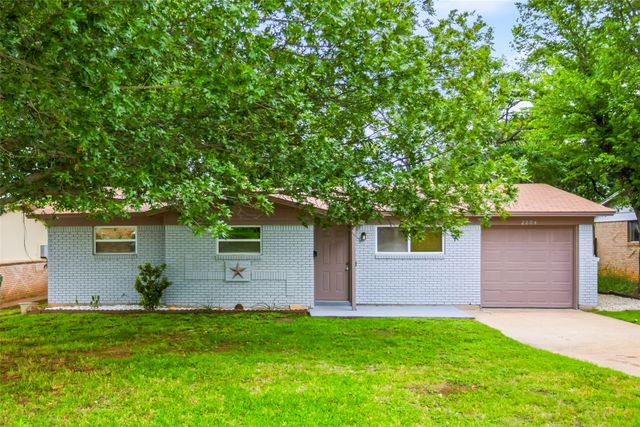2004 Alan A Dale Road, Arlington, TX 76013