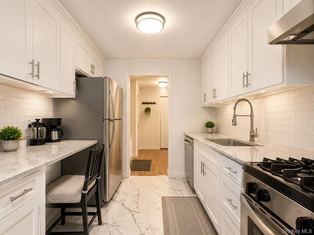 5 Terrace Circle 1H, Great Neck, NY 11021 — photo 3