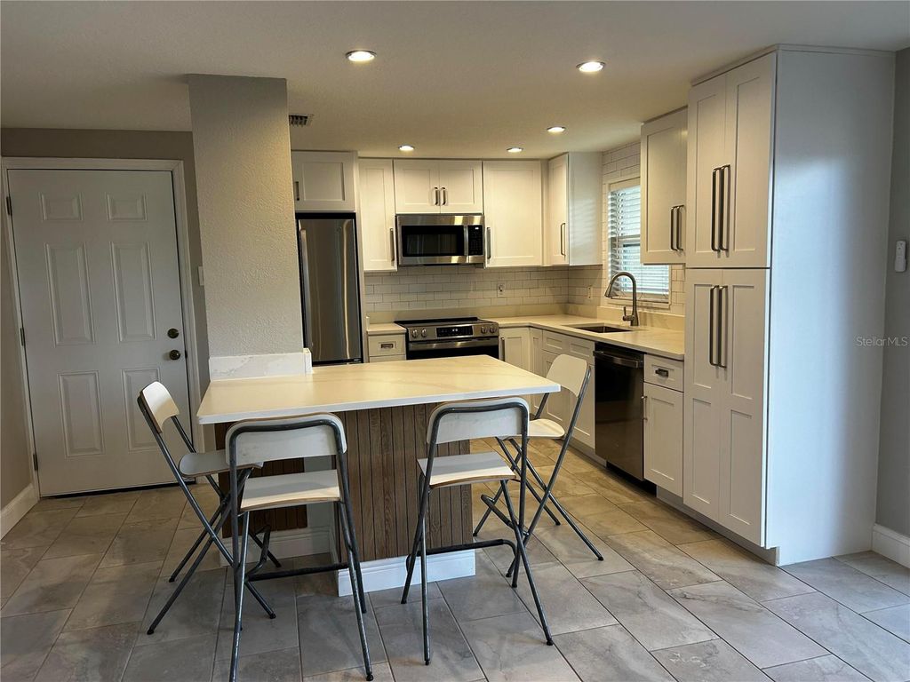 Image 4 of property listing at 8802 BAY POINTE DRIVE 102, Tampa, FL 33615