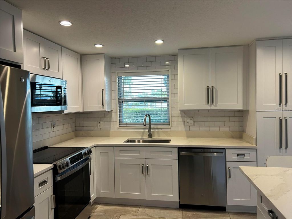 Image 6 of property listing at 8802 BAY POINTE DRIVE 102, Tampa, FL 33615