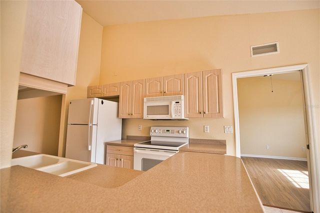 150 L PAVIA BOULEVARD 32, Venice, FL 34292