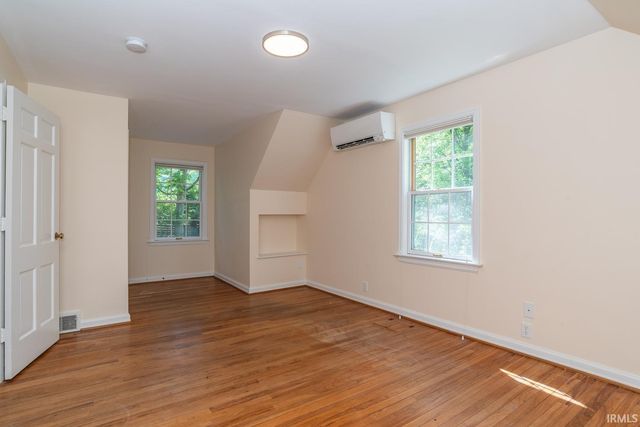 909 S Highland Avenue, Bloomington, IN 47401
