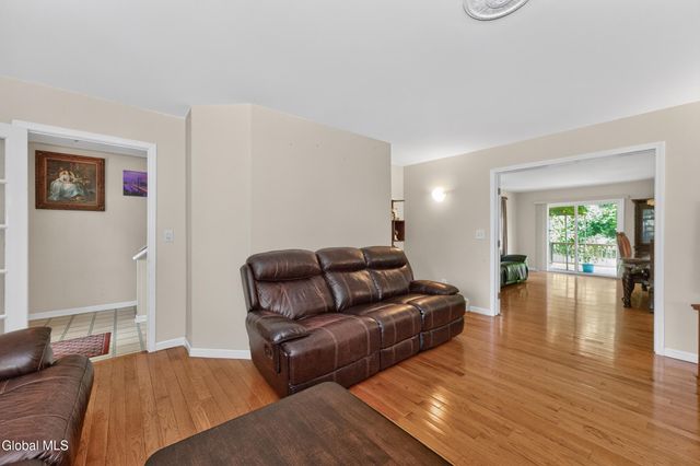 4 Cheshire Court, Albany, NY 12209