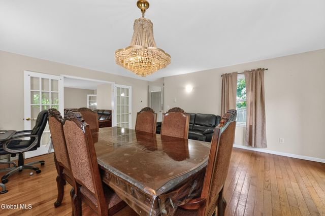 4 Cheshire Court, Albany, NY 12209