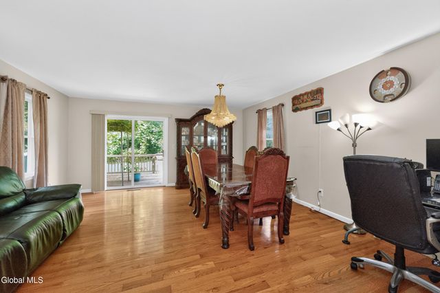 4 Cheshire Court, Albany, NY 12209