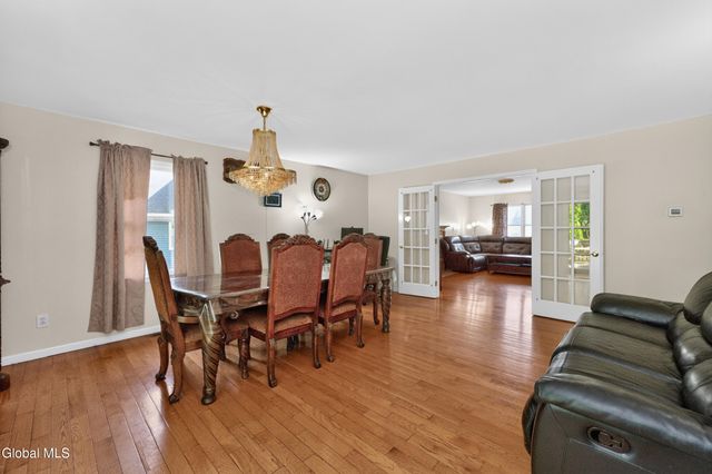 4 Cheshire Court, Albany, NY 12209