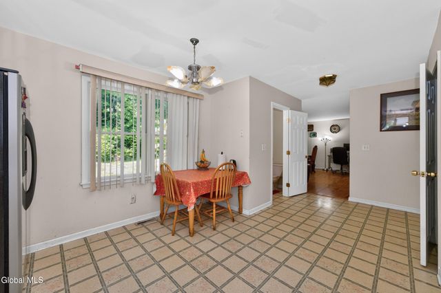 4 Cheshire Court, Albany, NY 12209