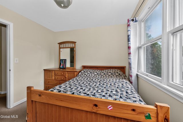 4 Cheshire Court, Albany, NY 12209