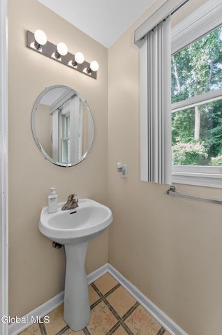 4 Cheshire Court, Albany, NY 12209