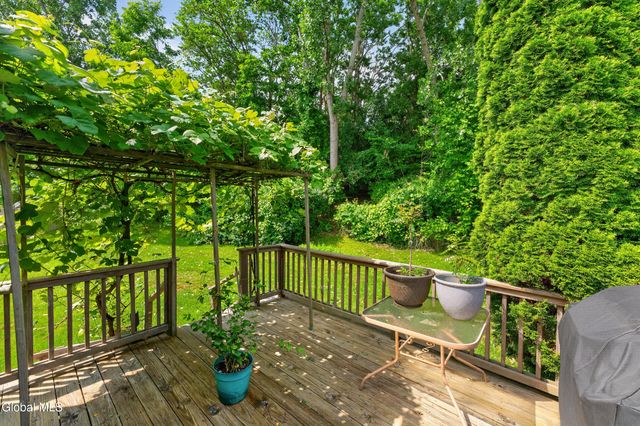 4 Cheshire Court, Albany, NY 12209