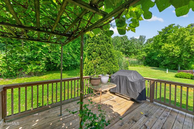4 Cheshire Court, Albany, NY 12209