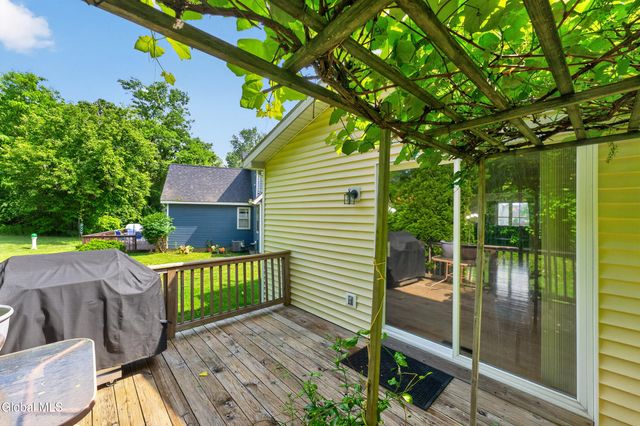 4 Cheshire Court, Albany, NY 12209