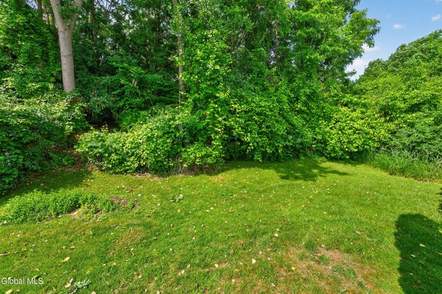 4 Cheshire Court, Albany, NY 12209