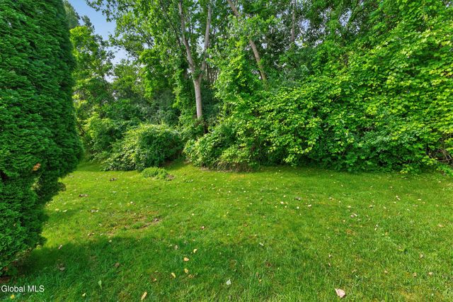 4 Cheshire Court, Albany, NY 12209