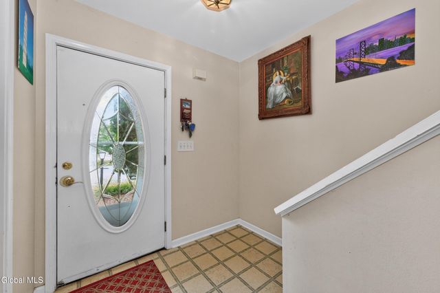 4 Cheshire Court, Albany, NY 12209