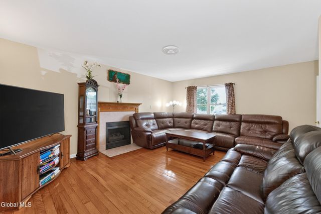 4 Cheshire Court, Albany, NY 12209