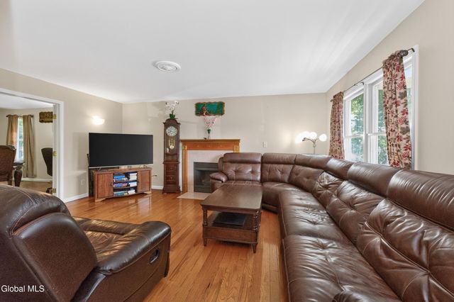 4 Cheshire Court, Albany, NY 12209
