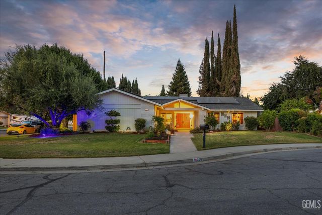 308 Swan Court, Bakersfield, CA 93309