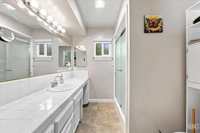 308 Swan Court, Bakersfield, CA 93309