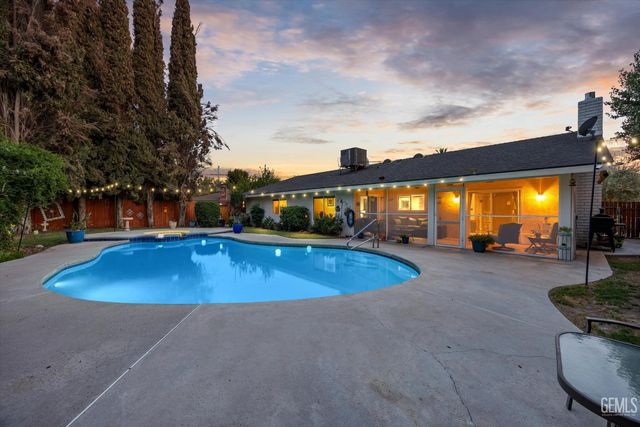 308 Swan Court, Bakersfield, CA 93309
