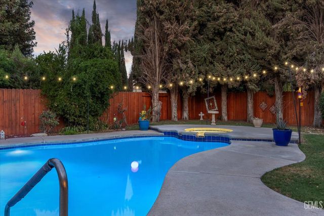 308 Swan Court, Bakersfield, CA 93309