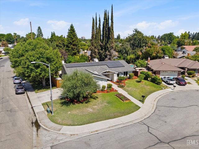 308 Swan Court, Bakersfield, CA 93309