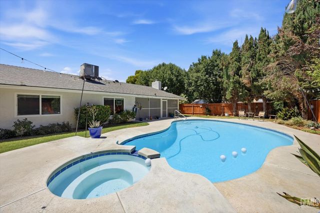 308 Swan Court, Bakersfield, CA 93309