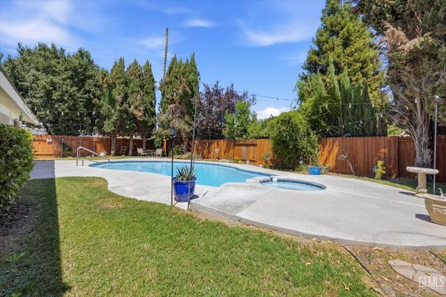 308 Swan Court, Bakersfield, CA 93309