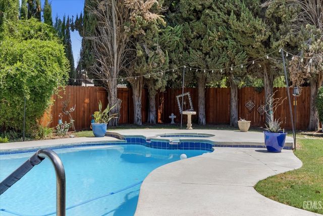 308 Swan Court, Bakersfield, CA 93309