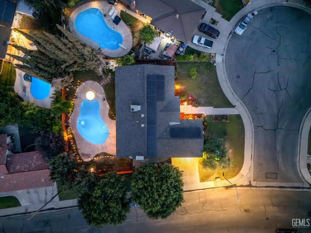 308 Swan Court, Bakersfield, CA 93309