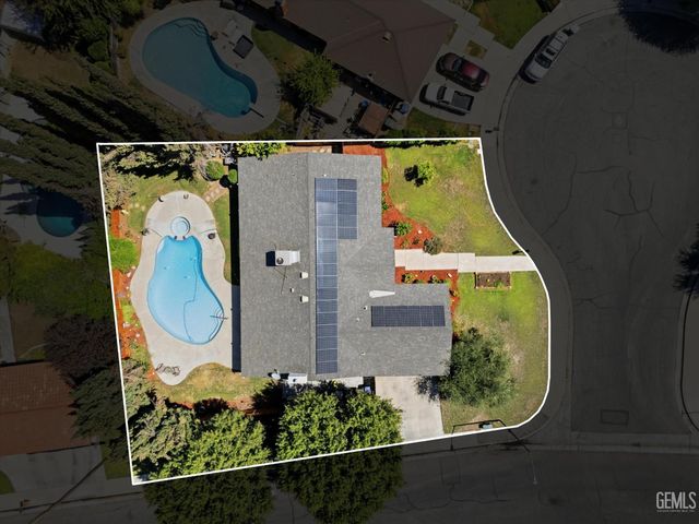 308 Swan Court, Bakersfield, CA 93309