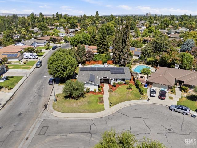 308 Swan Court, Bakersfield, CA 93309