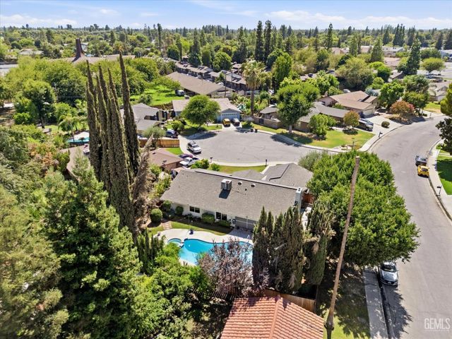 308 Swan Court, Bakersfield, CA 93309