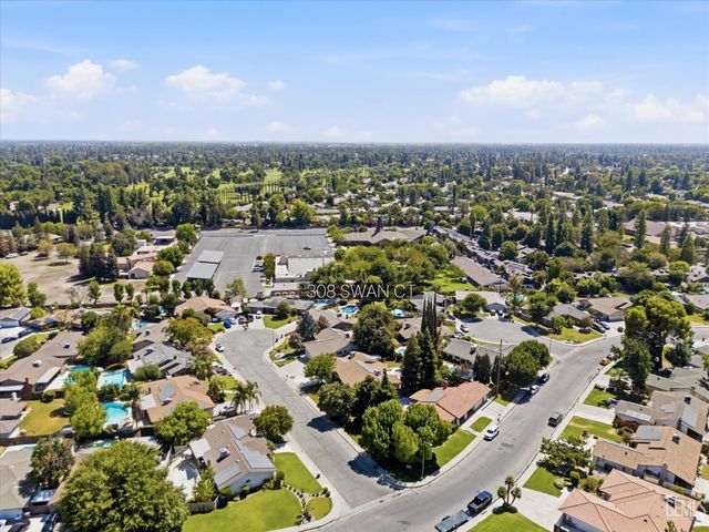 308 Swan Court, Bakersfield, CA 93309