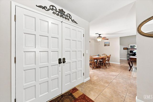 308 Swan Court, Bakersfield, CA 93309