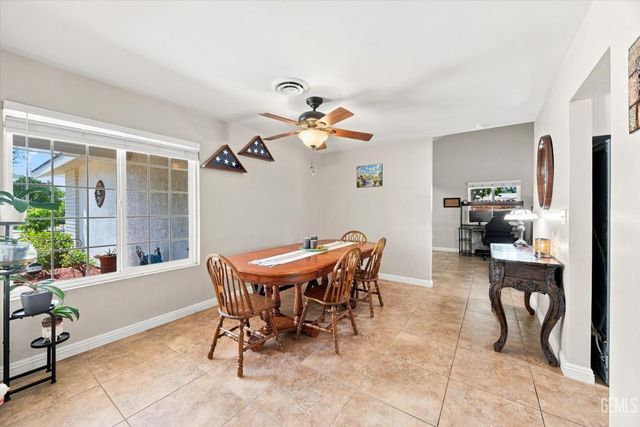 308 Swan Court, Bakersfield, CA 93309