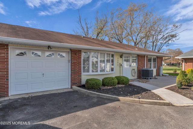 329A Dorchester Drive A, Lakewood, NJ 08701