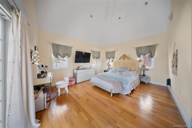 66-19 Commonwealth Boulevard, Little Neck, NY 11362