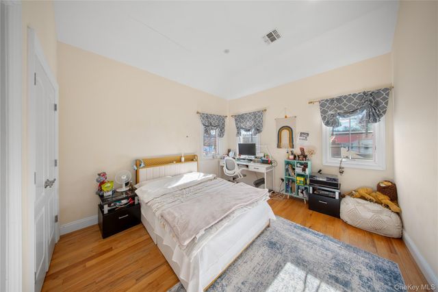 66-19 Commonwealth Boulevard, Little Neck, NY 11362