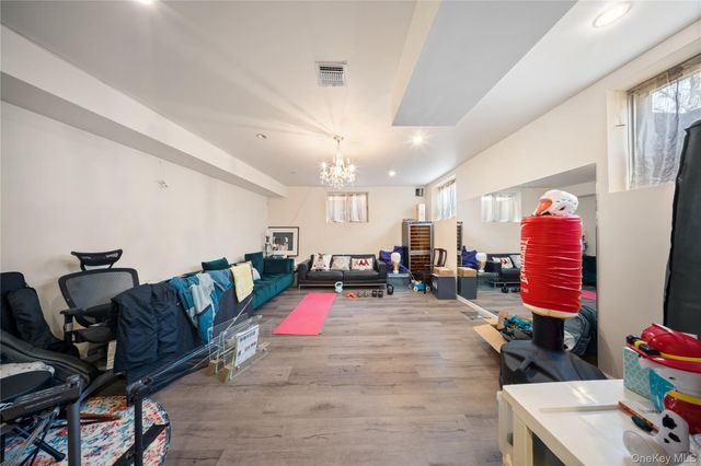 66-19 Commonwealth Boulevard, Little Neck, NY 11362