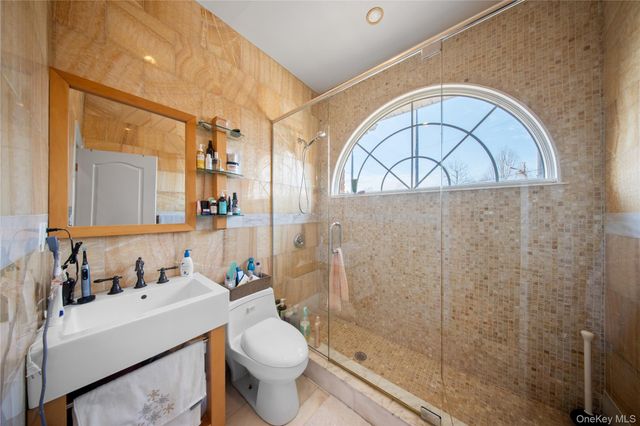 66-19 Commonwealth Boulevard, Little Neck, NY 11362