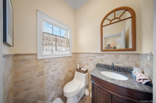 66-19 Commonwealth Boulevard, Little Neck, NY 11362