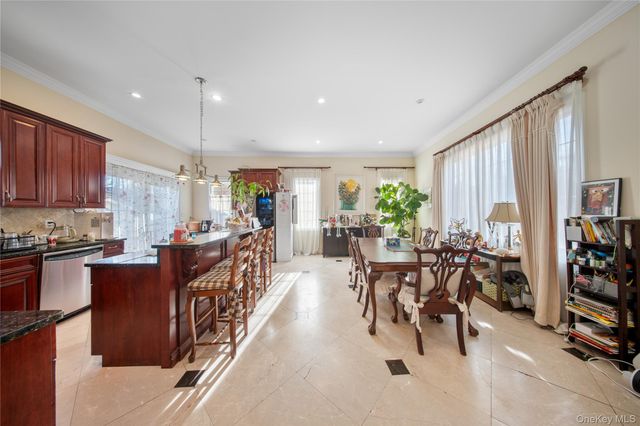 66-19 Commonwealth Boulevard, Little Neck, NY 11362