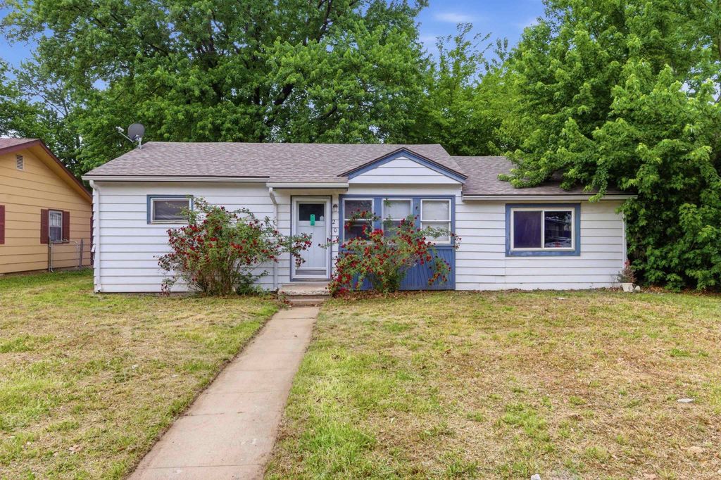 209 S Trout, Haysville, KS 67060