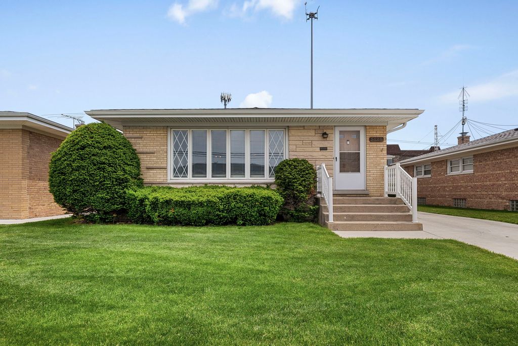 5129 N Chester Avenue, Chicago, IL 60656
