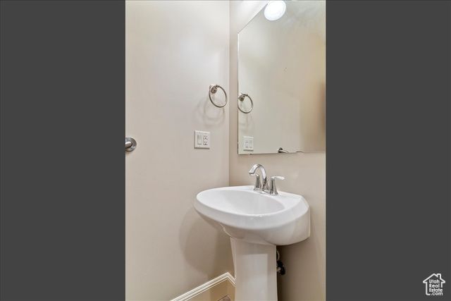 4712 W 4100 S, West Haven, UT 84401