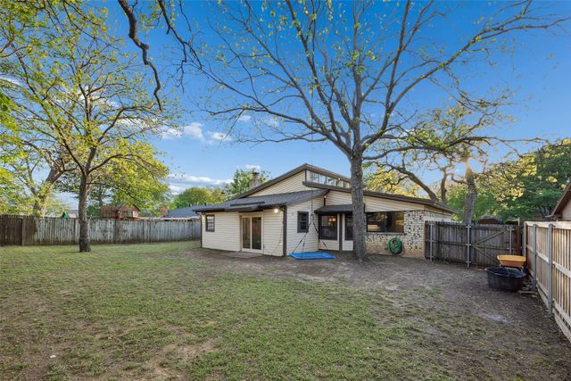 7716 Chasewood Drive, North Richland Hills, TX 76182